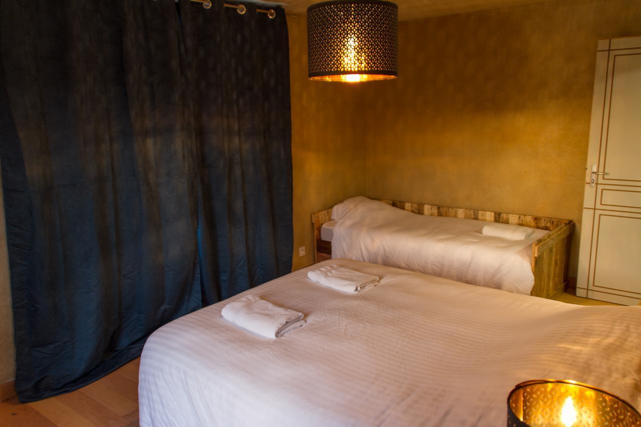 Le Puy Carmin - Chambre D'Hotes Avec Jacuzzi Bazoges-en-Paillers Room photo